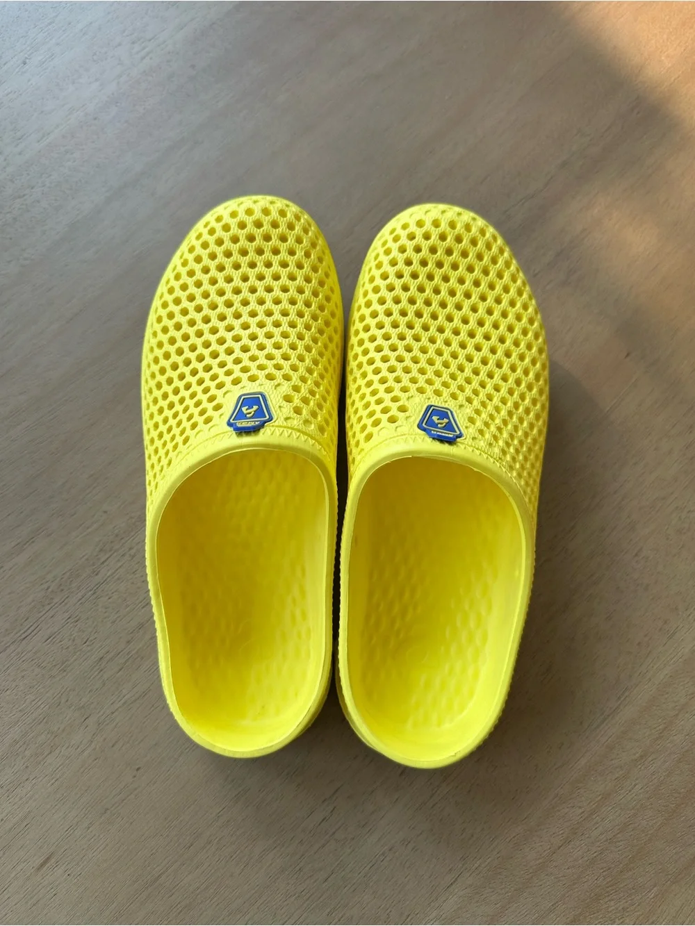 Ventilated Clogs Size 3 Big Kid / EU 35, Yellow